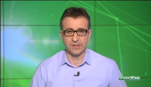 Cadoul care valoreaza cat o victorie la Roland Garros! :) Simona s-a pozat cu cel mai tare TROFEU primit pe 1 decembrie