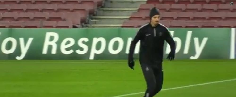 VIDEO SENZATIONAL cu Zlatan pe Camp Nou, inainte de Barca - PSG! Mingea a venit, el a facut asta!