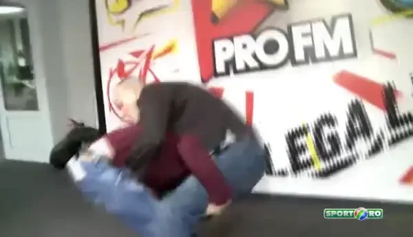 Andrei Gheorghes-a luat la bataie cu PITBULL Atodiresei, in studioul ProFM! Vezi cum se termina meciul dintre cei doi