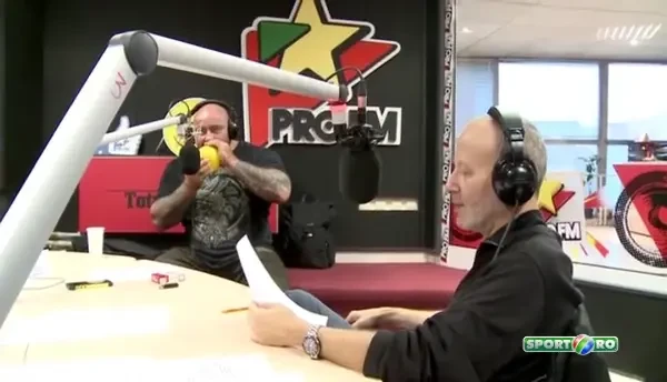 Imagini senzationale cu GIGANTUL Sandu Lungu! Vezi cum vorbeste dupa ce a tras HELIU din balon! Are o voce DEMENTIALA :)) VIDEO