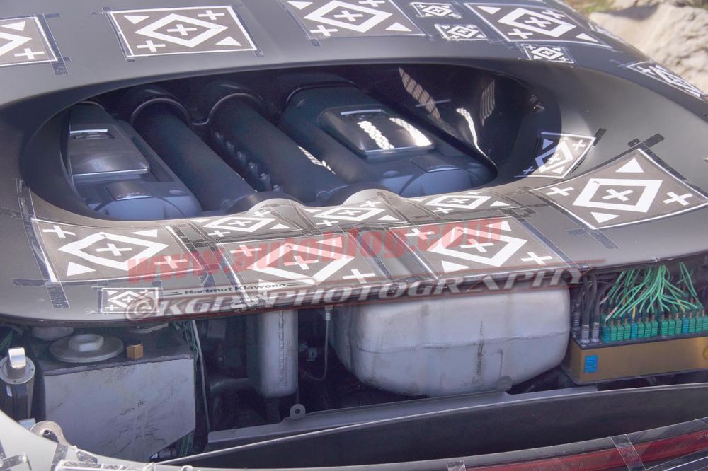 FABULOS! Asta e inlocuitorul Veyron. Bugatti sparge dn nou toate recordurile de viteza. Cum arata noua BESTIE SF_4