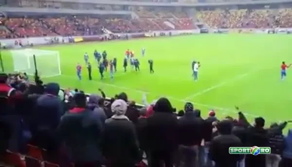 Imaginile care nu s-au vazut dupa Steaua - Dinamo Kiev! Ce s-a intamplat in fata peluzei, dupa DEZASTRU! Cine sunt eroii fanilor