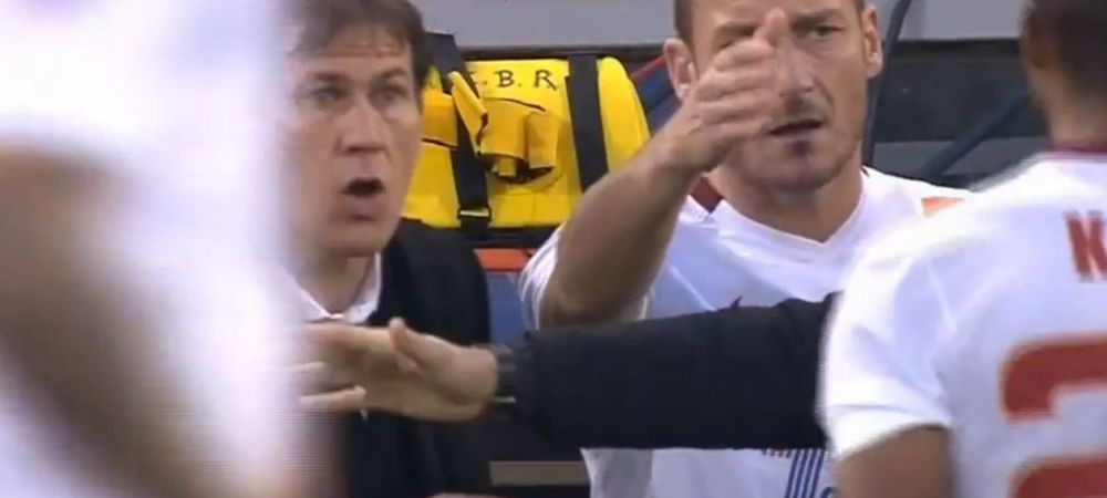 SCENE incredibile pentru idolul Totti! Vai, vai, vai! Veteranul Romei si-a bruscat un coleg cand a intrat in teren! VIDEO