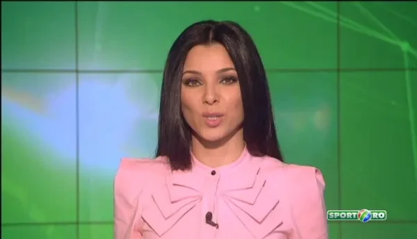 O romanca a fost aleasa MISS DECEMBRIE dupa ce i-a lasat masca pe francezi! Cum arata cea mai sexy voleibalista