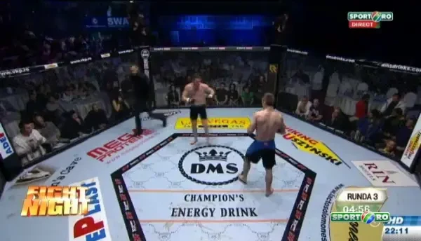 Florin Fierul Gardan castiga centura la 65 de kilograme, prin decizia arbitrilor, dupa o lupta extrem de echilibrata