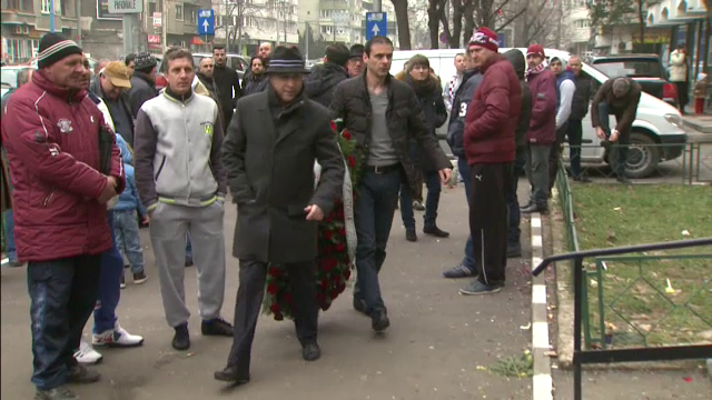 FOTO DOLIU in fotbalul romanesc! ADIO, Nae Manea! Peste 200 de persoane si-au luat adio de la legenda Rapidului!_9