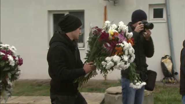 FOTO DOLIU in fotbalul romanesc! ADIO, Nae Manea! Peste 200 de persoane si-au luat adio de la legenda Rapidului!_17