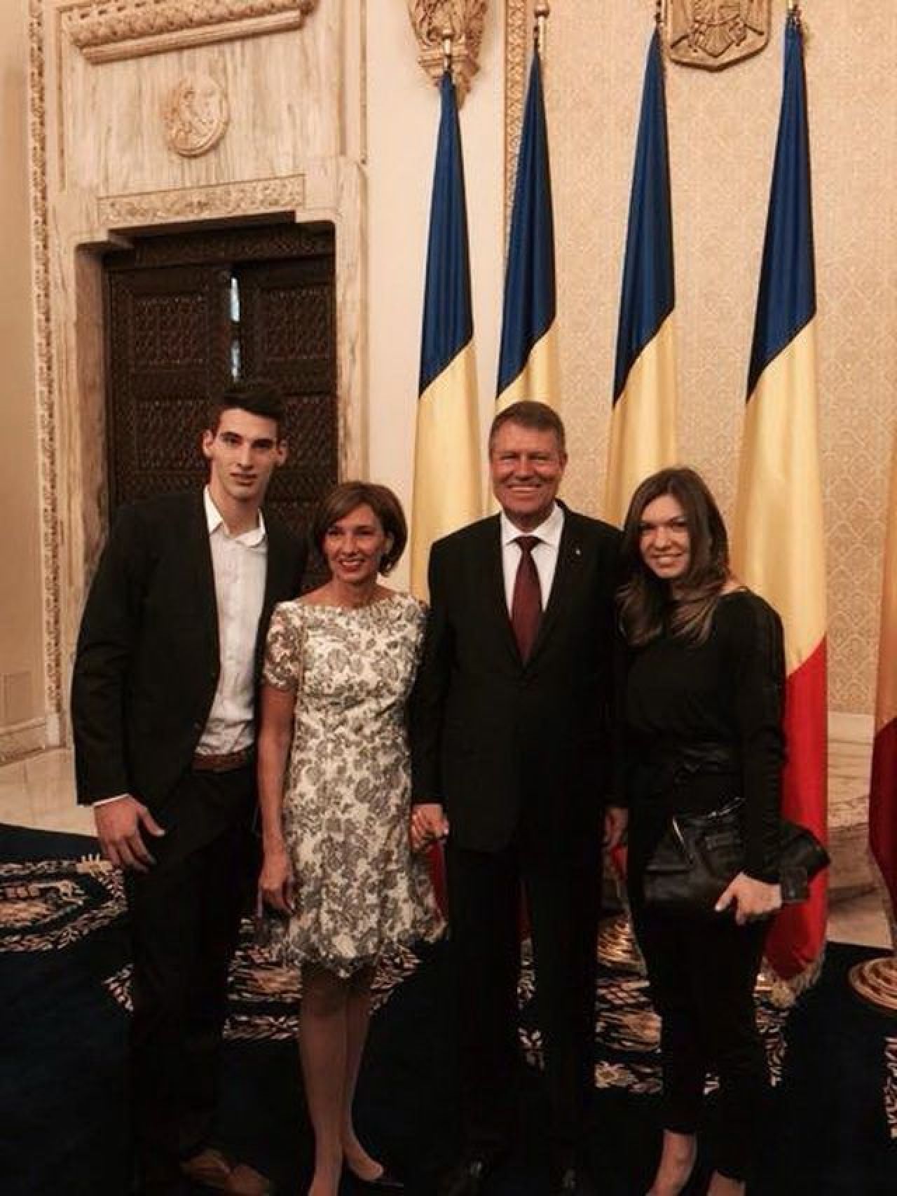 Aparitie rara a Simonei! Halep, petrecere in club alaturi de Marius Copil si Adrian Ungur! Cum s-a imbracat: FOTO_6