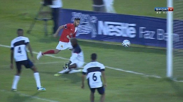 NEYMAGIC | Brazilianul Barcelonei, dribling fenomenal si gol superb intr-un meci disputat in tara natala: VIDEO_4