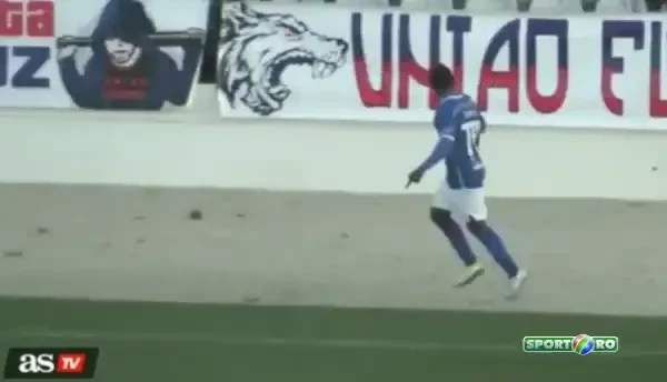 Gestul obscen al unui jucator! A inscris frumos, apoi s-a dus in fata fanilor si a facut ASTA! Arbitrul l-a eliminat imediat