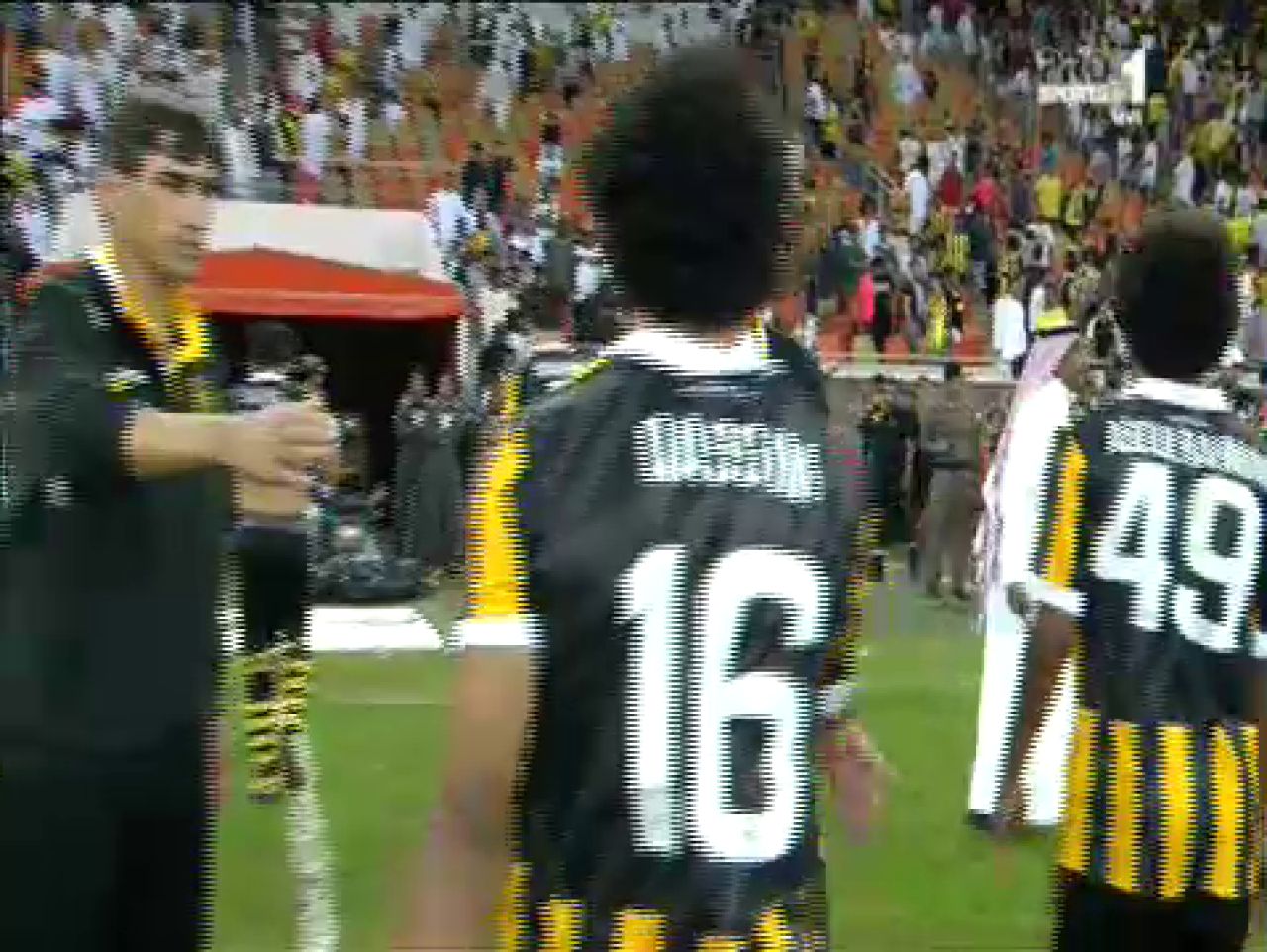 Scena INCREDIBILA pentru Piturca la finalul meciului pierdut cu Reghe! Ce a facut un jucator de la Al Ittihad catre Piti. FOTO_2