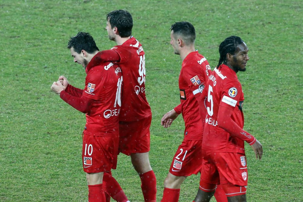 EXCLUSIV | Cadou de 2 milioane de euro pentru Dinamo, de sarbatori! Cainii au oferte pentru doi fotbalisti si isi pot rezolva din probleme