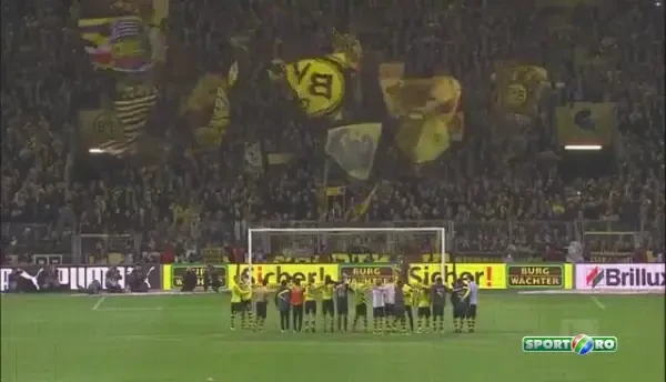 FABULOS! Momentul in care galeria lui Dortmund canta Jingle Bells impreuna cu jucatorii! VIDEO