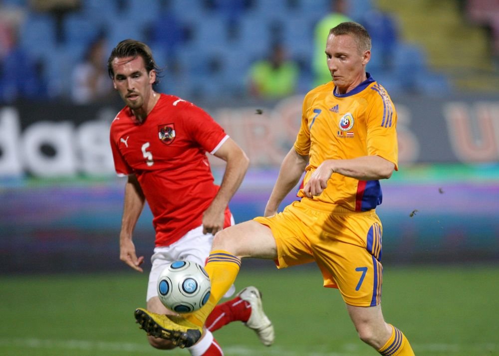 Nascut pentru a doua oara dupa accidentul cerebral din 2005, Tibi Ghioane nu renunta la fotbal! Fostul international mai joaca, insa doar de placere