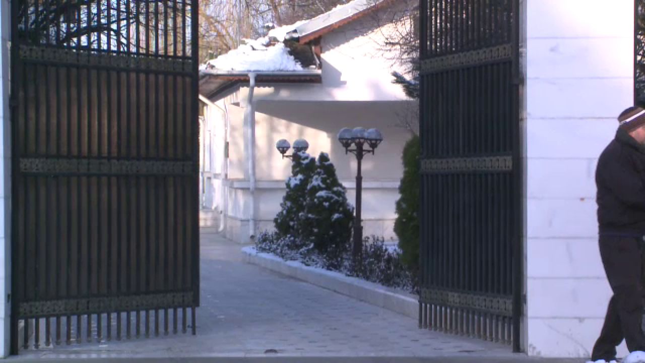 GIGI E ACASA! Masuri de securitate EXTREME la casa din Pipera! E incredibil ce hotarare a luat patronul Stelei. Vezi imagini_1