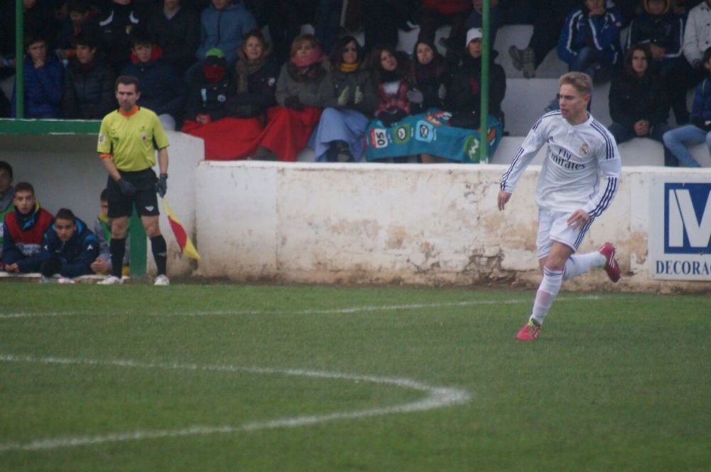 EXCEPTIONAL! Nicusor Craiu face senzatie in tricoul lui Real Madrid! Era 1-0 pentru Barcelona cand a dat golul asta FABULOS! VIDEO_6