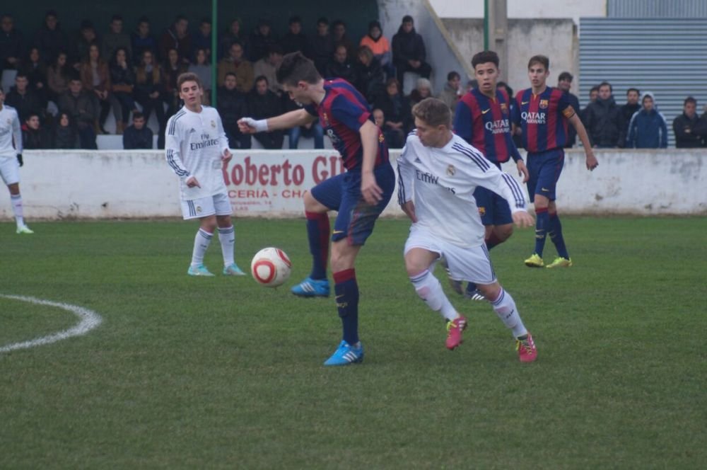 EXCEPTIONAL! Nicusor Craiu face senzatie in tricoul lui Real Madrid! Era 1-0 pentru Barcelona cand a dat golul asta FABULOS! VIDEO_7