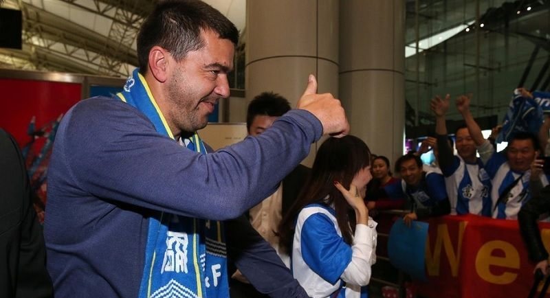 Contra, asteptat ca un EROU in China! Sute de suporteri l-au intampinat la aeroport. FOTO & VIDEO_2