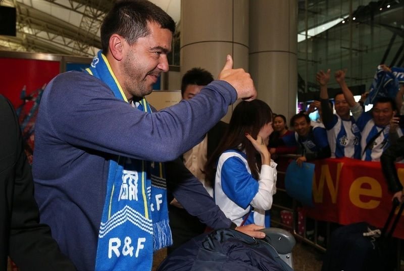 Contra, asteptat ca un EROU in China! Sute de suporteri l-au intampinat la aeroport. FOTO & VIDEO_6