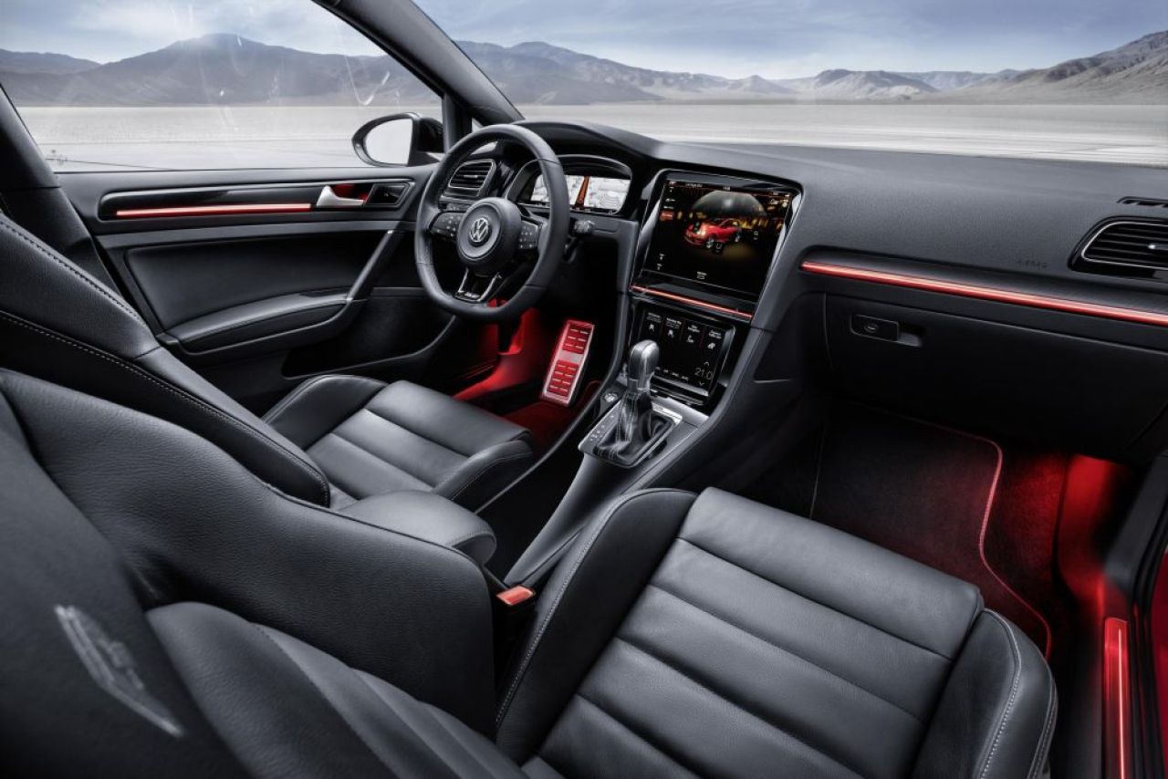 A aparut Golf-ul cu interior de NAVA SPATIALA. Volkswagen introduce functiile 3D in masina. VIDEO_5