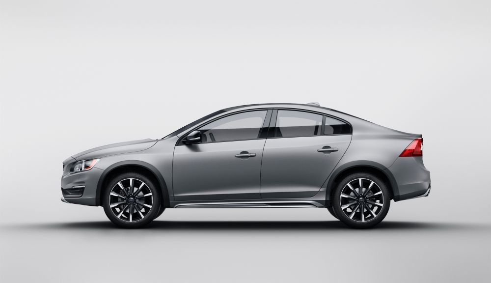 FOTO Volvo a lansat un nou TIP de masina! E de lux, dar nu e limuzina; are forma de sedan, dar e pregatita pentru offroad_2