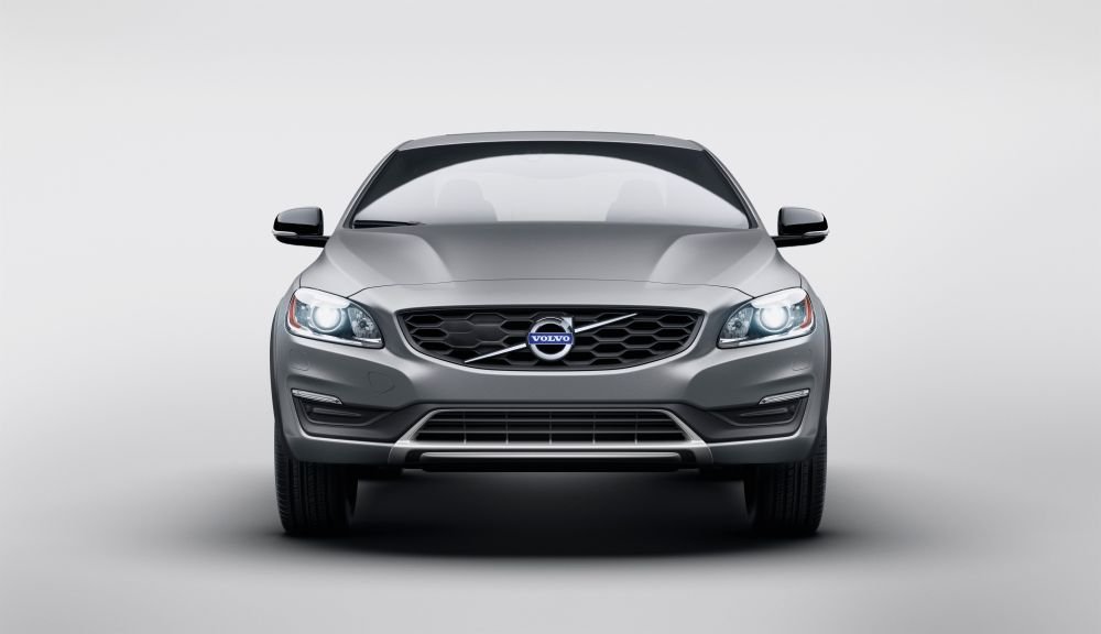 FOTO Volvo a lansat un nou TIP de masina! E de lux, dar nu e limuzina; are forma de sedan, dar e pregatita pentru offroad_3