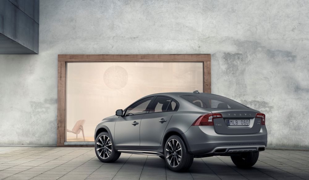 FOTO Volvo a lansat un nou TIP de masina! E de lux, dar nu e limuzina; are forma de sedan, dar e pregatita pentru offroad_4