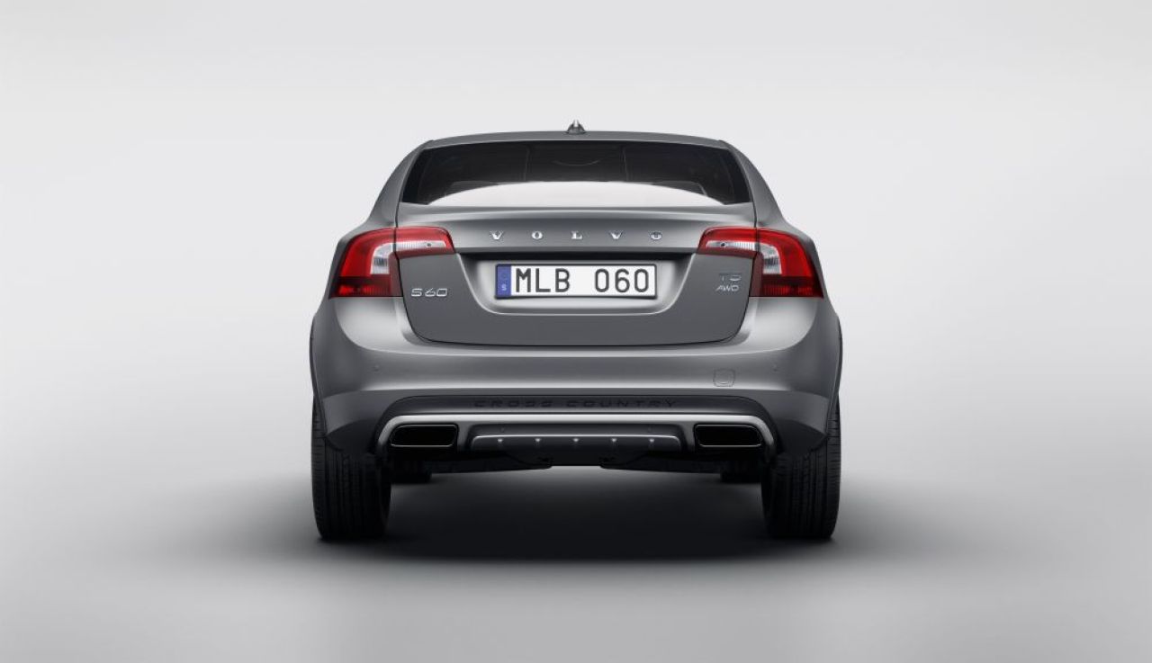 FOTO Volvo a lansat un nou TIP de masina! E de lux, dar nu e limuzina; are forma de sedan, dar e pregatita pentru offroad_6