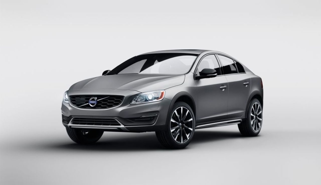 FOTO Volvo a lansat un nou TIP de masina! E de lux, dar nu e limuzina; are forma de sedan, dar e pregatita pentru offroad_8