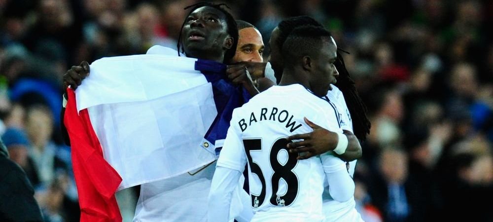 OMAGIU pentru victimele teroristilor de la Paris! Ce s-a intamplat intr-un meci din Premier League! FOTO si VIDEO_8