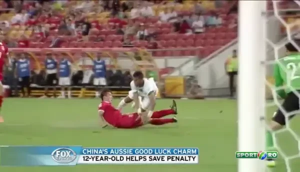 FANTASTIC: Primul penalty aparat de un copil de mingi! Olaroiu si-a pus mainile in cap cand a vazut ce s-a intamplat: VIDEO