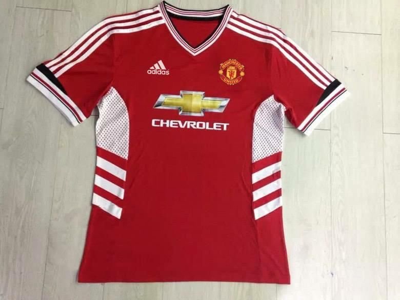 Cum ar putea arata din vara NOILE tricouri ale lui Liverpool si Manchester United. Surpriza pregatita fanilor englezi. FOTO_2