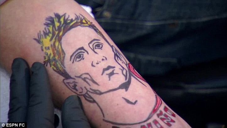 FABULOS | Un fost mare jucator al lui Chelsea, obligat sa-si tatueze chipul lui Fernando Torres, dupa ce a pierdut un pariu! Cine e
