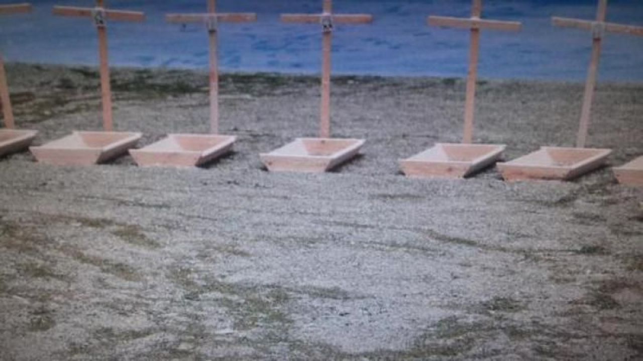 Imagini INCREDIBILE in Polonia! Fanii au adus CRUCI si SICRIE pe teren pentru jucatori! Pulhac in stare de soc! VIDEO_1