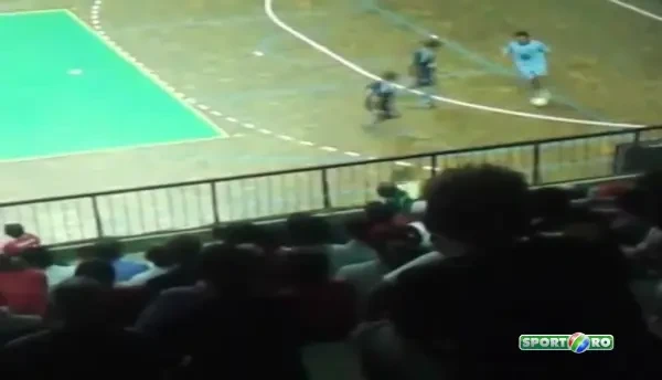 Falcao loveste cu o noua faza senzationala la fotbal in sala. Cum a umilit cinci jucatori intr-o singura faza. VIDEO