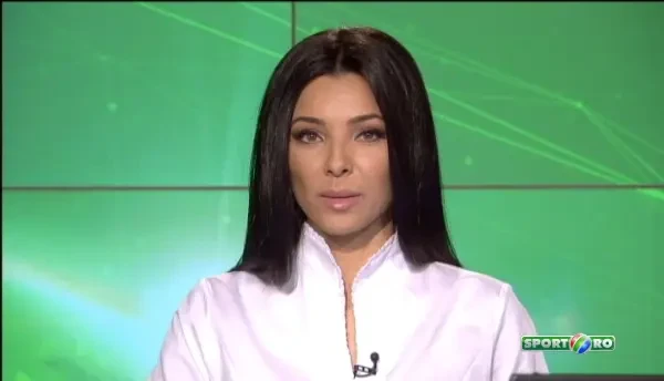 O femeie face instructie cu durii de la box. E mai rau ca in armata la sala din Craiova! SUPER VIDEO