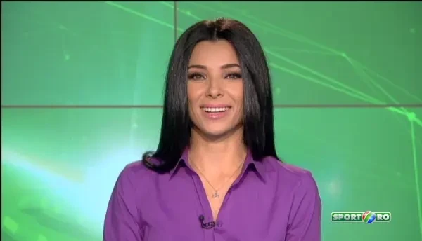 "O reclama vulgara si mincinoasa!" Cea mai scandaloasa reclama la Superbowl! Cum apare aceasta blonda pe strada. VIDEO