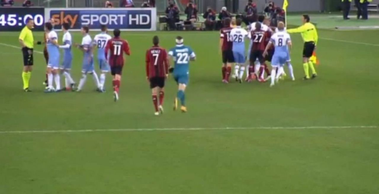 Scene INCREDIBILE in Serie A! Mexes si-a strans de gat un adversar! Colegii de la Milan au innebunit dupa faza asta! VIDEO_4