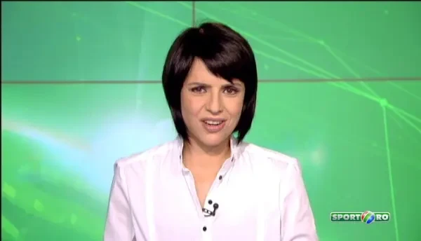 Cam asa joaca Dan Petrescu tenis! :) Cum o imita pe Sharapova cand serveste VIDEO