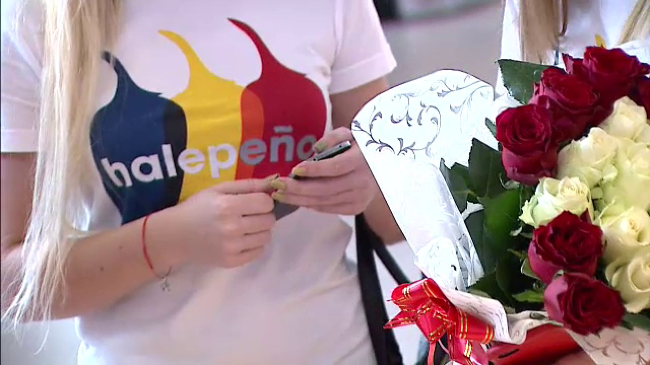 Surpriza pentru Simona Halep azi la revenirea in Romania. Cu ce s-a trezit pe aeroport, in Bucuresti. FOTO_2