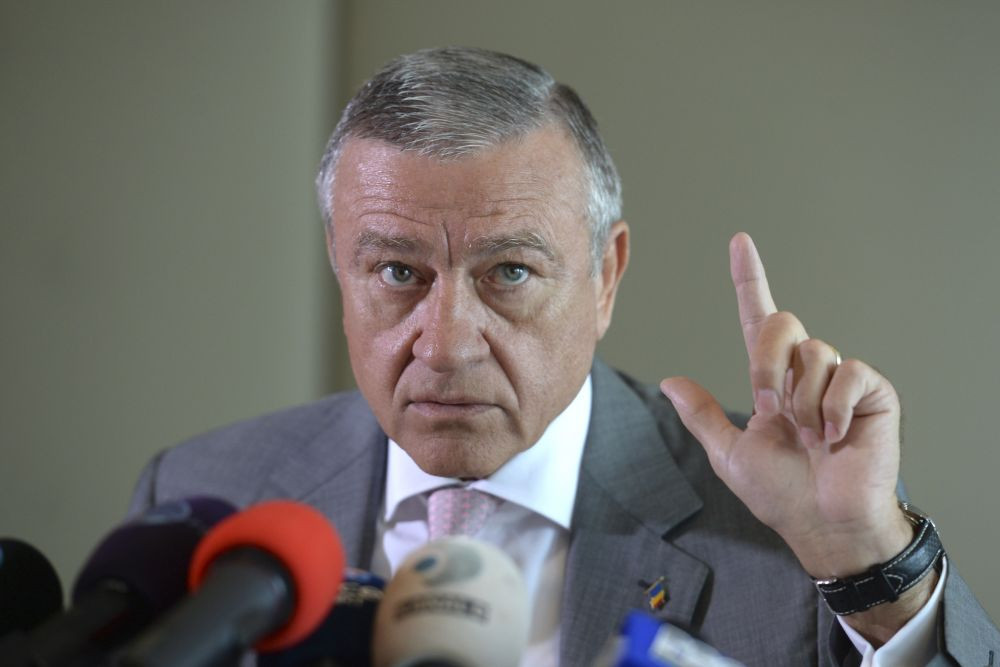 Mircea Sandu si-a schimbat meseria si se pune pe transferat! Fostul sef al FRF le propune fotbalisti echipelor din Liga I: Steaua, prima care l-a refuzat