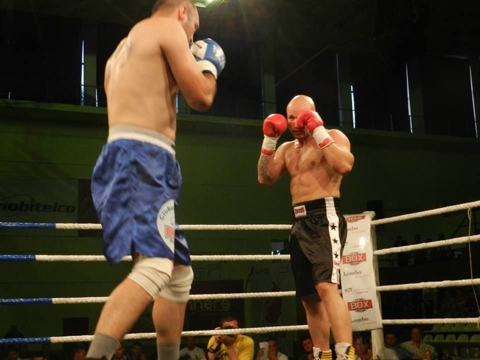 E printre cei mai puternici BODYGUARZI din Romania si vrea sa lupte pentru o centura la categoria grea! Razvan Benche se pregateste pentru gala de la Cluj