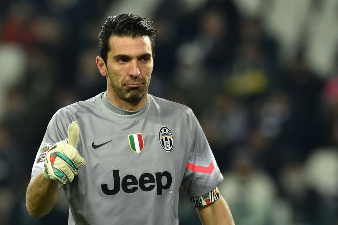 Buffon si-a revenit dupa despartirea de modelul Alena Seredova! Noua relatie cu o jurnalista le-a provocat cosmaruri vecinilor :)_3