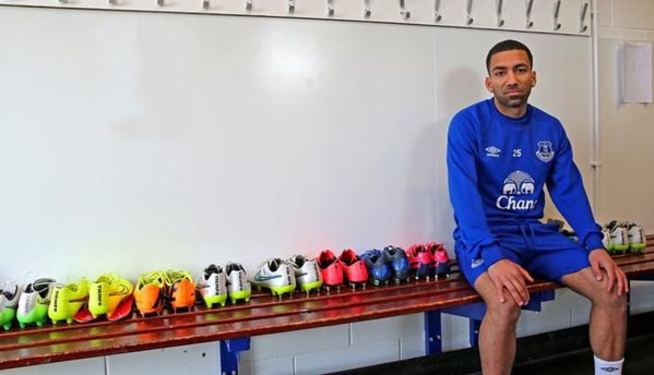 Cel mai nefericit transfer din cariera? Galerie foto senzationala: Cum s-a fotografiat Lennon dupa ce a ajuns la Everton_1