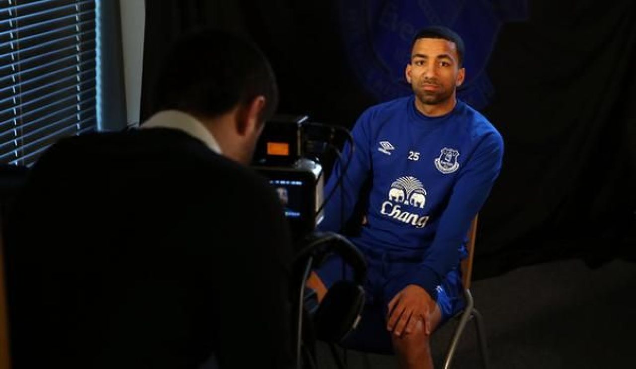 Cel mai nefericit transfer din cariera? Galerie foto senzationala: Cum s-a fotografiat Lennon dupa ce a ajuns la Everton_2