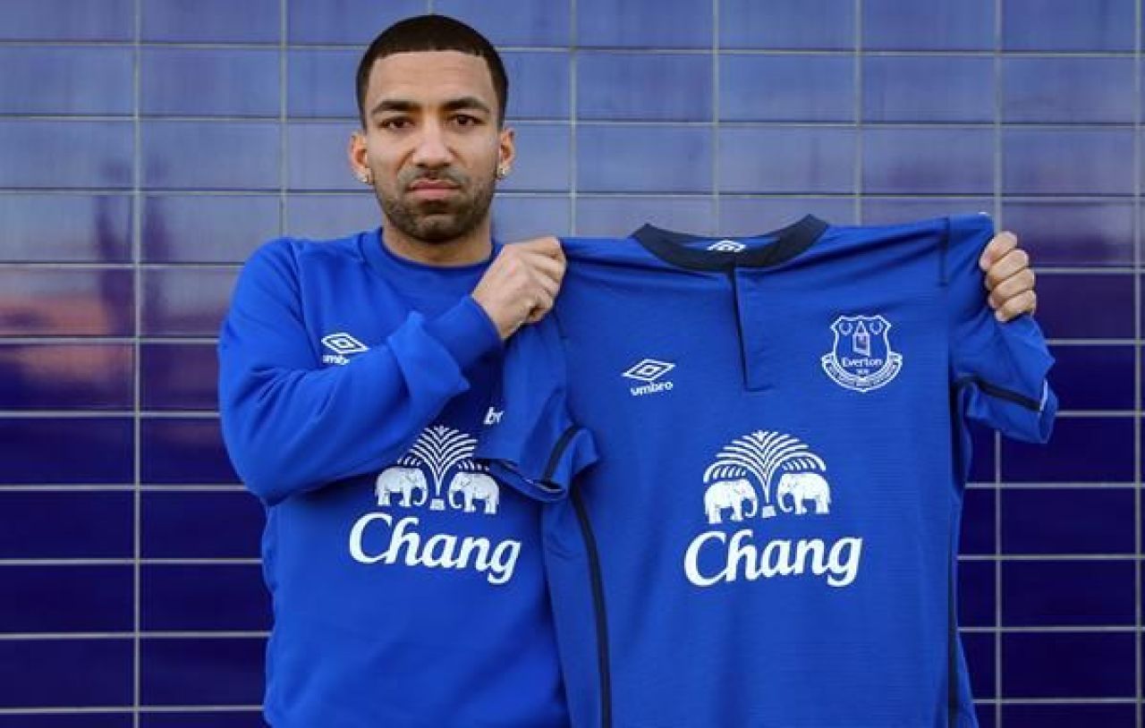 Cel mai nefericit transfer din cariera? Galerie foto senzationala: Cum s-a fotografiat Lennon dupa ce a ajuns la Everton_4