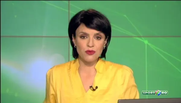 Nationala a plecat in Turcia cu mai multi antrenori decat jucatori :) "Tata Puiu", Moldovan, Isaila si Badea au dat autografe pe aeroport: VIDEO