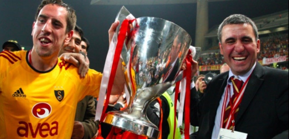 De la unicul jucator din Europa care s-a batut cu Messi si CR7, la pustiul RECORD al Romaniei. TOP 10 fotbalisti lansati de Hagi_12