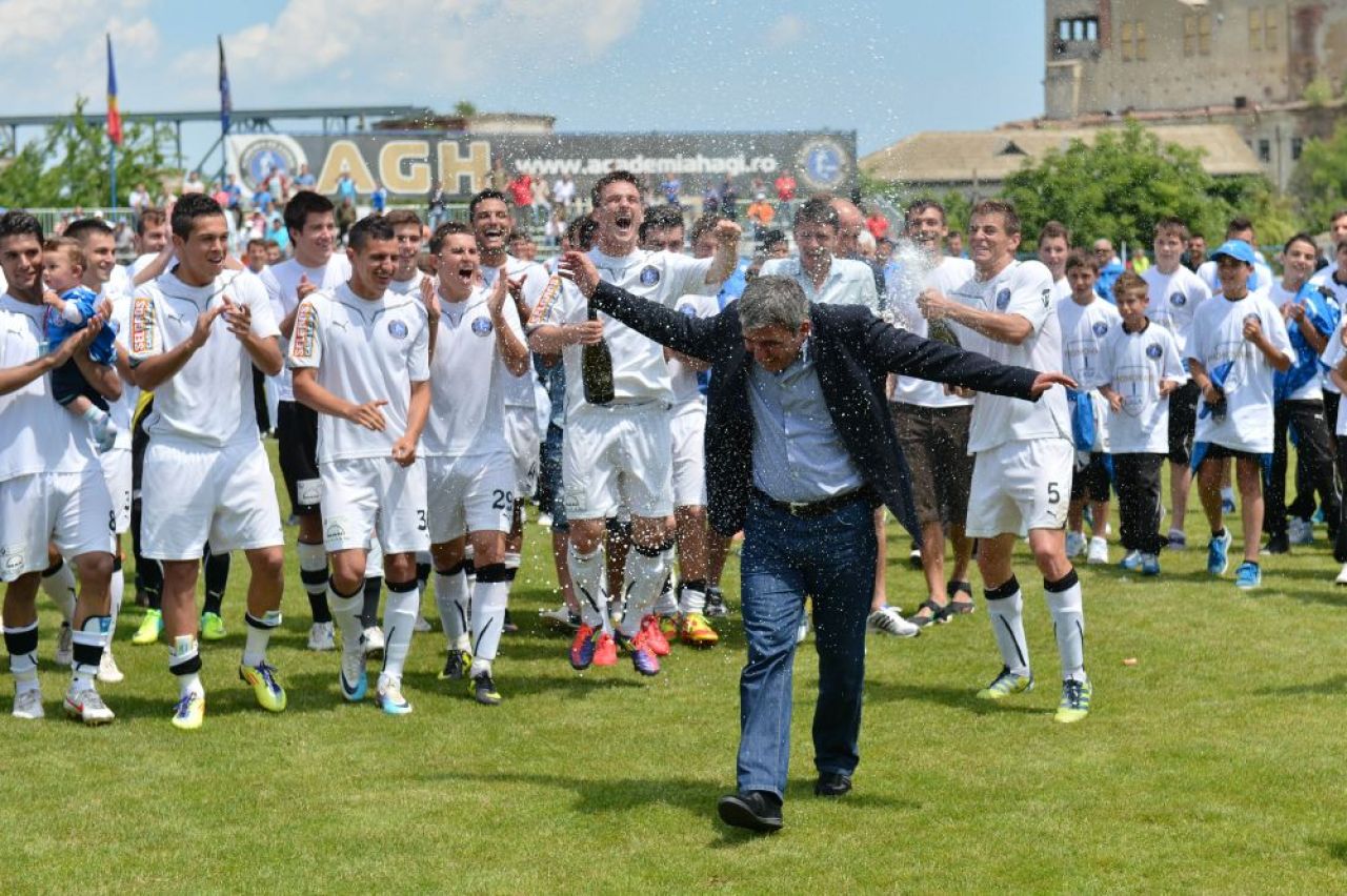 12 MOMENTE-CHEIE pentru cariera lui Gica Hagi! Imaginile pe care NU le va uita niciodata! FOTO_12
