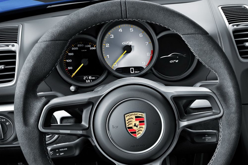 FOTO O noua bijuterie de la Porsche! Are 380 de cai si consuma doar 10 l/100km! Uite cum arata_5